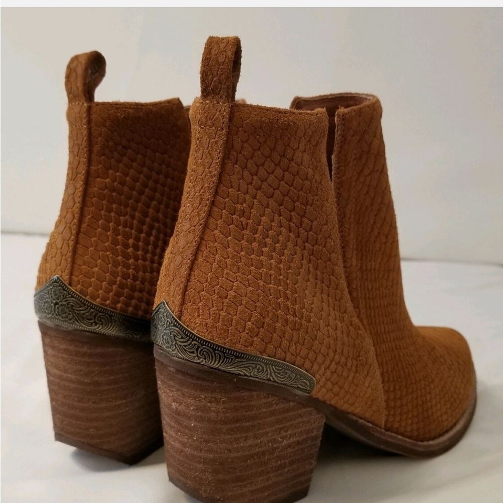 Jeffrey Campbell Brown Textured Women's Ankle Boots - Picture 3 of 11